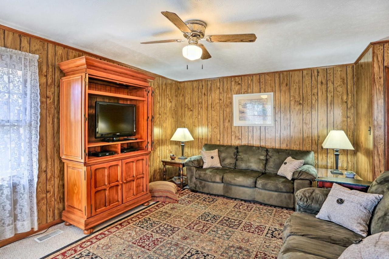 Lake Waccamaw Home With Fenced Yard And Shared Pier! Esterno foto