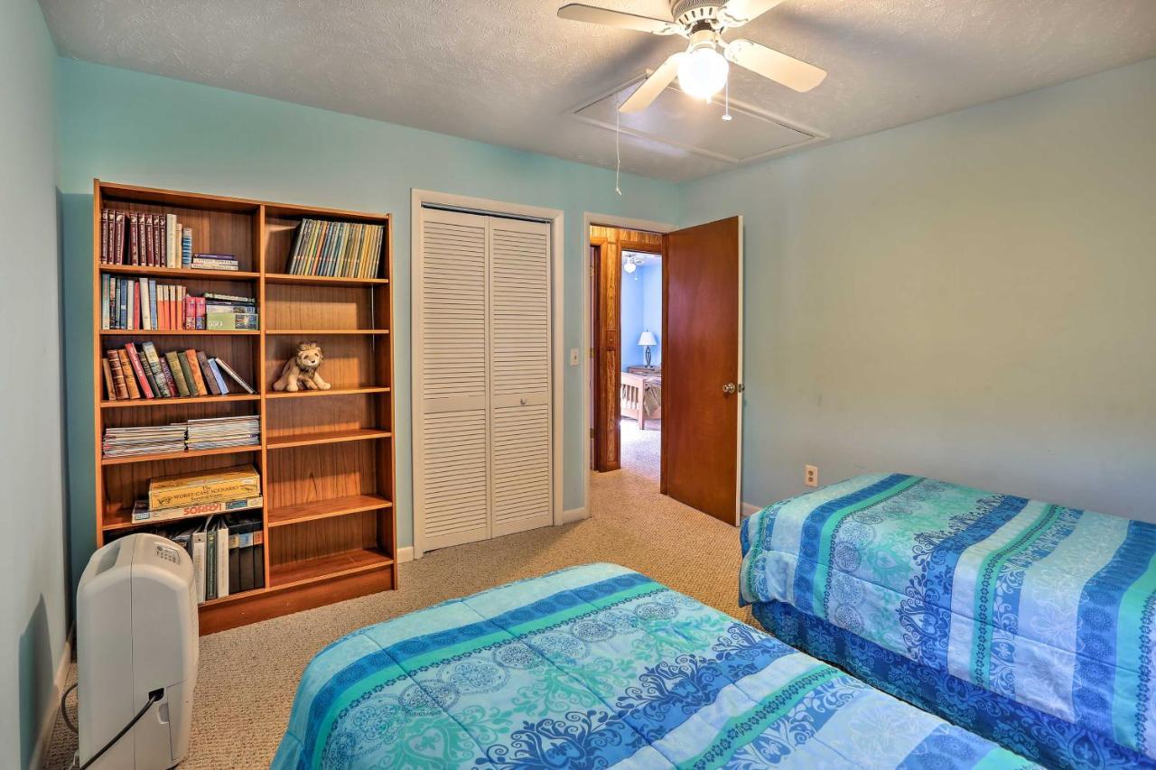 Lake Waccamaw Home With Fenced Yard And Shared Pier! Esterno foto